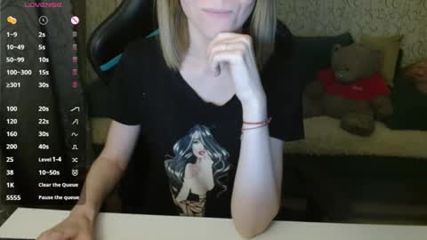 Snapshot of angelcute32 chatting on November 2025 03:01:02 PM AngelCute32 online show from November 2025 03:01:02 PM