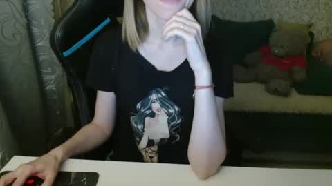 Snapshot of angelcute32 chatting on November 2025 03:23:02 PM AngelCute32 online show from November 2025 03:23:02 PM