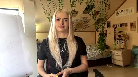 Lena online show from April 2026 09:05:01 AM