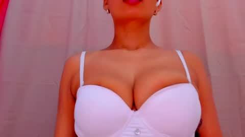 Snapshot of angelica_hot19 chatting on June 2026 02:21:01 PM angelica_hot19 online show from June 2026 02:21:01 PM