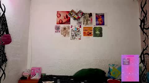 Snapshot of angelsdustxxx chatting on December 2024 09:33:02 AM online show from December 2024 09:33:02 AM