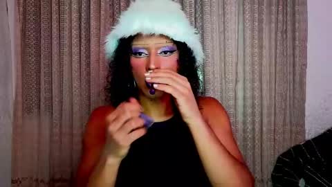 Snapshot of angelsdustxxx chatting on September 2025 06:28:02 AM online show from September 2025 06:28:02 AM