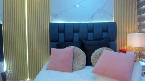 Ania online show from April 2026 09:28:01 PM