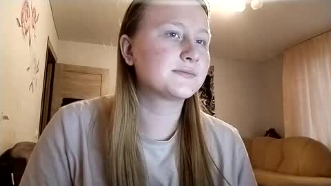 Snapshot of anika_lipps chatting on December 2025 01:42:01 PM Anika online show from December 2025 01:42:01 PM