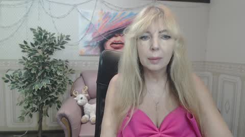 Anna Ditrih online show from January 2025 12:36:02 PM