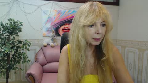 Anna Ditrih online show from February 2025 12:55:01 PM