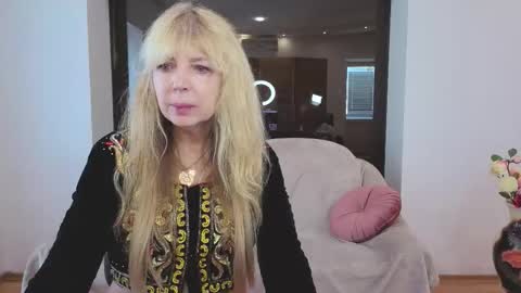 Anna Ditrih online show from September 2025 11:55:02 AM