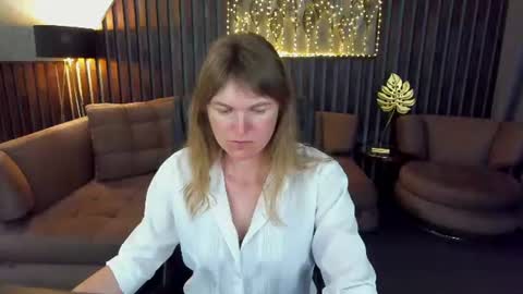 Annabel online show from June 2026 06:01:02 PM