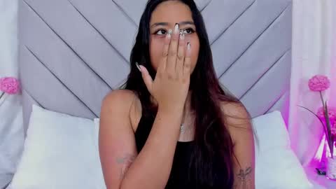 Snapshot of annaqueen_ chatting on January 2025 04:21:02 PM Anna online show from January 2025 04:21:02 PM