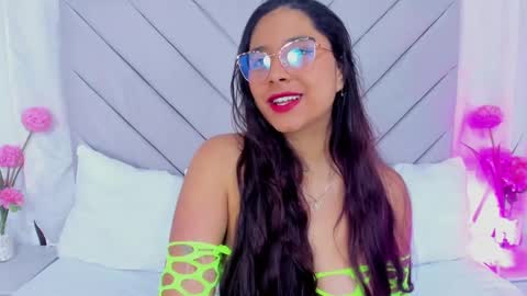 Snapshot of annaqueen_ chatting on January 2025 04:28:01 PM Anna online show from January 2025 04:28:01 PM