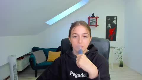 annewilsonn online show from May 2026 04:41:01 AM