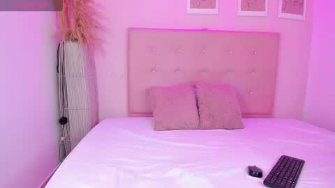 annie_dolce_ online show from July 2026 01:24:01 PM