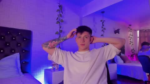 Annie  Alex online show from December 2024 01:25:02 PM