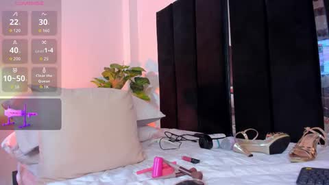 Annita online show from November 2025 07:02:02 PM