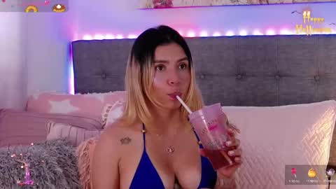 Antonella Lee online show from October 2025 07:08:01 PM