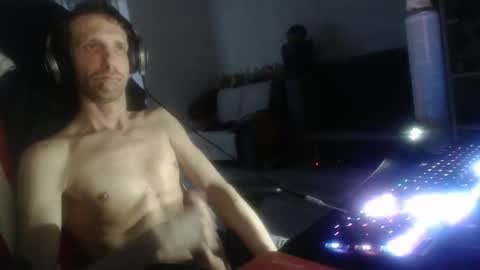 LoyalDog online show from May 2026 05:01:02 AM