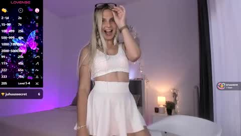 Snapshot of anny_johnson_ chatting on September 2025 03:33:01 PM Anny online show from September 2025 03:33:01 PM