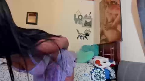 Snapshot of annyluna1 chatting on March 2026 09:07:01 PM Annyluna online show from March 2026 09:07:01 PM