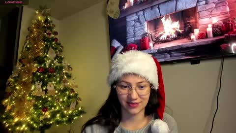 Snapshot of anyi_1 chatting on December 2024 01:24:02 AM Anyi Orion and Pyxis online show from December 2024 01:24:02 AM