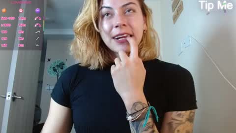 Snapshot of april_dumont5 chatting on June 2026 10:12:01 PM April Dumont online show from June 2026 10:12:01 PM