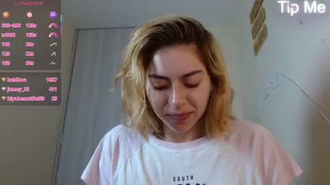 Snapshot of april_dumont5 chatting on July 2026 10:43:02 AM April Dumont online show from July 2026 10:43:02 AM