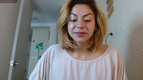 Snapshot of april_dumont5 chatting on July 2026 11:18:01 AM April Dumont online show from July 2026 11:18:01 AM
