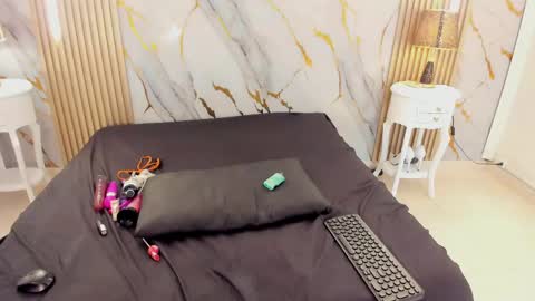 aprillross online show from April 2026 01:41:01 PM