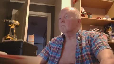 arcticman44 online show from April 2026 07:05:02 PM