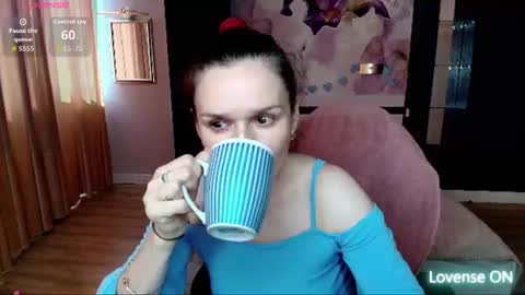 Snapshot of ariagrays chatting on June 2026 12:29:02 PM AriaGray online show from June 2026 12:29:02 PM