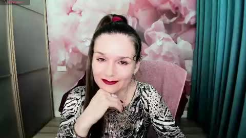 Snapshot of ariagrays chatting on June 2026 04:56:01 PM AriaGray online show from June 2026 04:56:01 PM