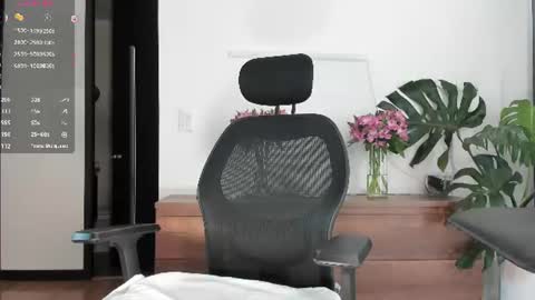 Snapshot of ariana_fitl chatting on June 2026 06:10:01 PM DaniAri - dimension X at night NY time online show from June 2026 06:10:01 PM
