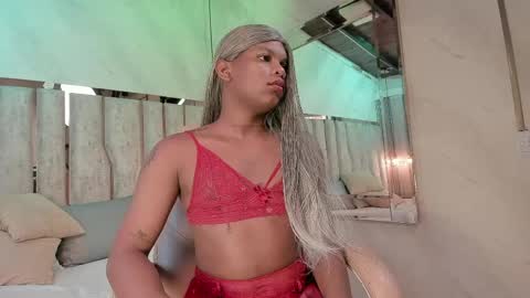 ariana_grande233 online show from April 2026 11:38:02 AM