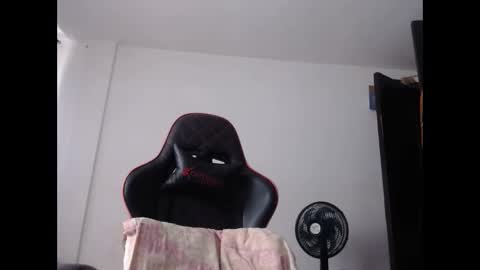 ariannaloovel online show from February 2026 06:12:02 PM