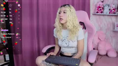 Ari Bunnie  online show from November 2025 09:04:02 PM