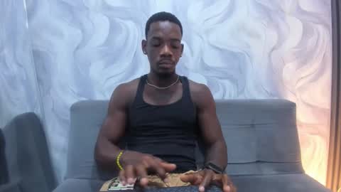 Snapshot of aron_clark chatting on March 2026 01:05:01 PM A R O N online show from March 2026 01:05:01 PM