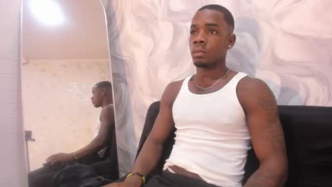 Snapshot of aron_clark chatting on March 2026 12:27:01 PM A R O N online show from March 2026 12:27:01 PM