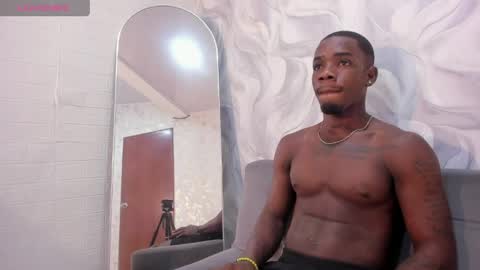 Snapshot of aron_clark chatting on March 2026 12:27:02 PM A R O N online show from March 2026 12:27:02 PM