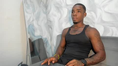 Snapshot of aron_clark chatting on April 2026 12:39:01 PM A R O N online show from April 2026 12:39:01 PM