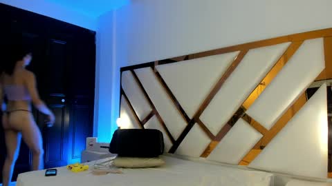 Aron cruz  online show from April 2026 01:48:02 PM