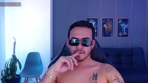 Adrian online show from October 2025 09:01:01 PM