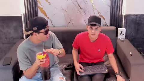 Aroon   online show from April 2026 04:04:01 AM