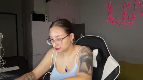 Mia  online show from February 2026 06:05:01 PM