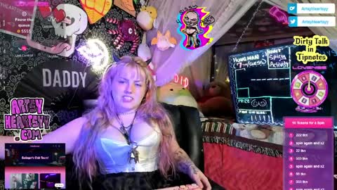 ArtsyHeartsyy online show from April 2026 01:04:01 AM