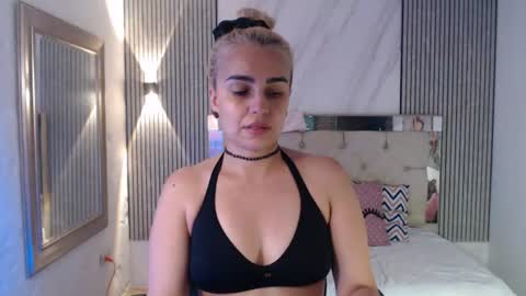 Snapshot of ashley__tylor chatting on June 2026 07:02:02 PM ashley__tylor online show from June 2026 07:02:02 PM