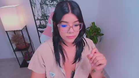Ashleyy18   online show from June 2026 06:12:01 PM