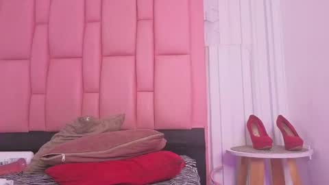 ashlleyray online show from April 2026 06:57:02 PM