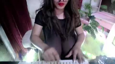 Lovely online show from April 2026 05:54:01 PM