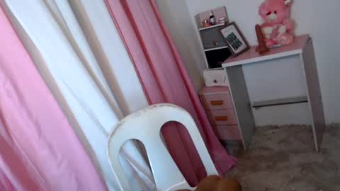 Snapshot of astraea_xxx chatting on July 2026 05:26:02 PM Anna online show from July 2026 05:26:02 PM