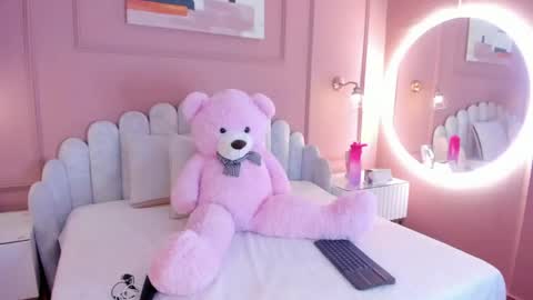 Athenea online show from April 2026 02:56:01 AM