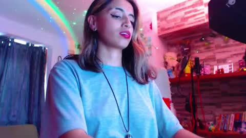 Atenea online show from February 2025 08:53:01 PM